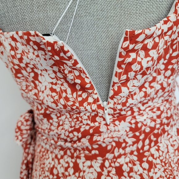 Hello Molly Just  Redwhiteprints Dress Tiered Wrap  Mini Floral Vneck size S - Picture 3 of 12